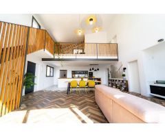 Se vende chalet/torre en Torrelles de Llobregat (Barcelona).