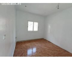 Se vende Piso en Sant Andreu de la Barca (Barcelona).