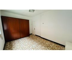 Se vende piso en Gavarra (Cornellà de Llobregat).