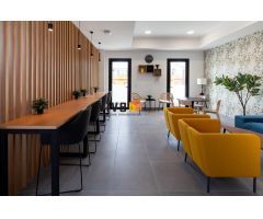 Edificio nuevo con 24 estudios. Completamente equipados en el corazón de Triana.