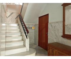 Casa a la venta en el corazón de Nervión, lista para entrar a vivir.