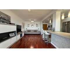 Vivienda de tres dormitorios, dos cuartos de baño y plaza de garaje en las torres de la Casería.