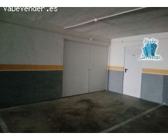 Se alquila plaza de garaje y 2 trasteros