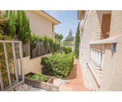VIVIENDA UNIFAMILIAR EN LOMA BADA CON PISCINA COMUNITARIA