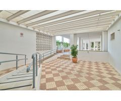APARTAMENTO MUY LUMINOSO CON TRASTERO PISCINA Y ZONAS AJARDINADAS.