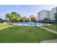 APARTAMENTO MUY LUMINOSO CON TRASTERO PISCINA Y ZONAS AJARDINADAS.