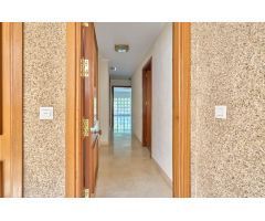 Calle Sevilla amplia vivienda de 4 dormitorios, 3 baños con plaza de garaje.