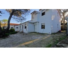 Se vende vivienda dividida en 10 apartamentos