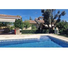 Gran chalet en venta con piscina junto a Centro comercial Eurovillas
