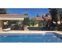 Gran chalet en venta con piscina junto a Centro comercial Eurovillas