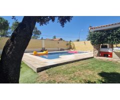 Gran chalet en venta con piscina junto a Centro comercial Eurovillas