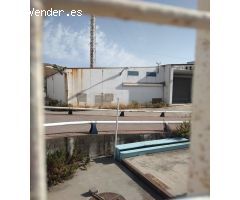Se vende parcela con nave
