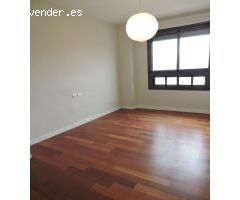 Piso de alquiler en la Nueva Benicalap de tres habitaciones, dos baños, con piscina y garaje