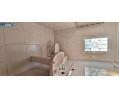 Amplio triplex con piscina comunitaria y garaje en exclusiva