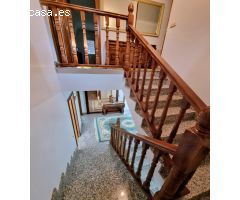 CASA CON TERRENO EN LA PLACA