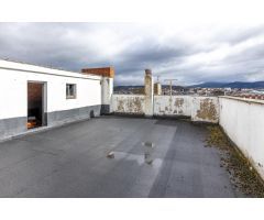 Piso de 3 habitaciones y terraza INDEPENDIENTE de 40 m2 con garaje OPCIONAL en Ponferrada