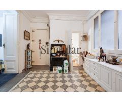 PISO EN VENTA EN CARRER AMPLE