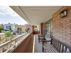 Piso con terraza en calle Dalmases a la venta