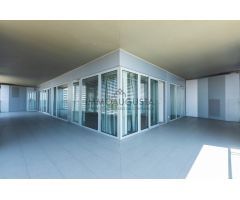 Piso en alquiler en 1º línea de mar con gran terraza en Illa de la Llum, Diagonal Mar, Barcelona.