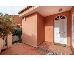 CASA CON PISCINA Y PARCELA EN JUN