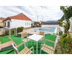 Chalet de una planta en Otura con jardín, piscina y terraza