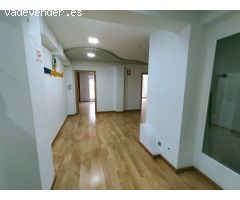 Tu nuevo despacho en Granada: reformado, exterior y junto al metro