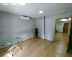 Tu nuevo despacho en Granada: reformado, exterior y junto al metro