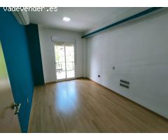 Tu nuevo despacho en Granada: reformado, exterior y junto al metro