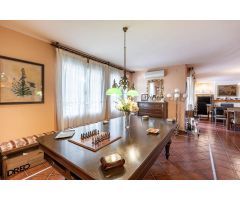 Casa con Gran Parcela en La Zubia