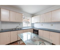 Ponemos a la venta este pisazo en pleno corazón de Deifontes!!