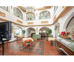 Hotel de 12 habitaciones y gran salón de fiestas en Moraleda de Zafayona