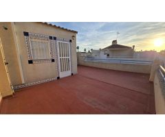 BUNGALOW DE ESQUINA CON SOLARIUM EN ZONA CARREFOUR