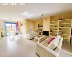 ÁTICO EXCLUSIVO CON VISTAS, TERRAZAS, PISCINA Y GARAJE – A 250 M DE LA PLAYA