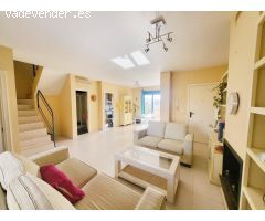 ÁTICO EXCLUSIVO CON VISTAS, TERRAZAS, PISCINA Y GARAJE – A 250 M DE LA PLAYA