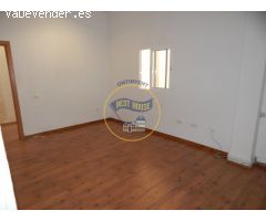 OPORTUNIDAD DE LOCAL COMERCIAL EN CALLE MUY CÉNTRICA DE SAN JOSÉ