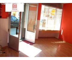 ALQUILER LOCAL COMERCIAL EN MONTIJO CENTRICO, DE ESQUINA, ESCAPARATE, AIRE ACONDICIONADO