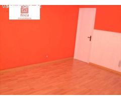 ALQUILER LOCAL COMERCIAL EN MONTIJO CENTRICO, DE ESQUINA, ESCAPARATE, AIRE ACONDICIONADO