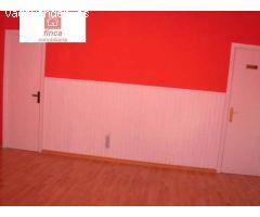 ALQUILER LOCAL COMERCIAL EN MONTIJO CENTRICO, DE ESQUINA, ESCAPARATE, AIRE ACONDICIONADO
