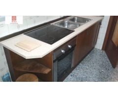 MONTIJO, VENTA PISO  AMUEBLADO, LUMINOSO, AIRE EN SALÓN, CERCA DE COLEGIOS E INSTITUTOS