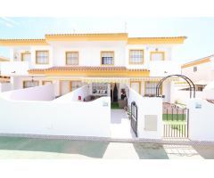 Torre de la Horadada adosado duplex frente a la piscina