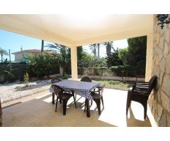 Chalet con piscina en Cabo Roig. Verano
