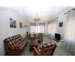 Chalet con piscina en Cabo Roig. Verano