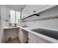 Impecable piso de tres dormitorios y dos baños a solo 200 metros de la playa