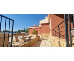 Se vende chalet en la Urbanización Aguacampada