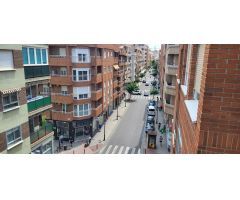 OCASIÓN ! SE ALQUILA PISAZO DE 3 DORMITORIOS CON GARAJE, EN UNA DE LAS MEJORES CALLES DE ALBACETE