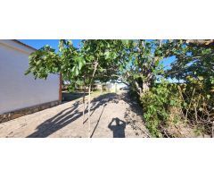 SE VENDE PARCELA CON CASA, 3 DORMT. 1BAÑO, PISCINA, BARBACOA, GARAJE, ARBOLES, CERCA DE LA PULGOSA