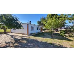 SE VENDE PARCELA CON CASA, 3 DORMT. 1BAÑO, PISCINA, BARBACOA, GARAJE, ARBOLES, CERCA DE LA PULGOSA
