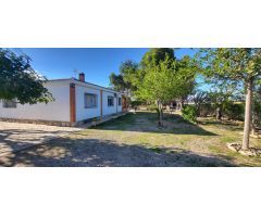 SE VENDE PARCELA CON CASA, 3 DORMT. 1BAÑO, PISCINA, BARBACOA, GARAJE, ARBOLES, CERCA DE LA PULGOSA