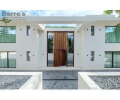 Villa Independiente en Venta en Marbella, Málaga