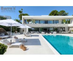 Villa Independiente en Venta en Marbella, Málaga